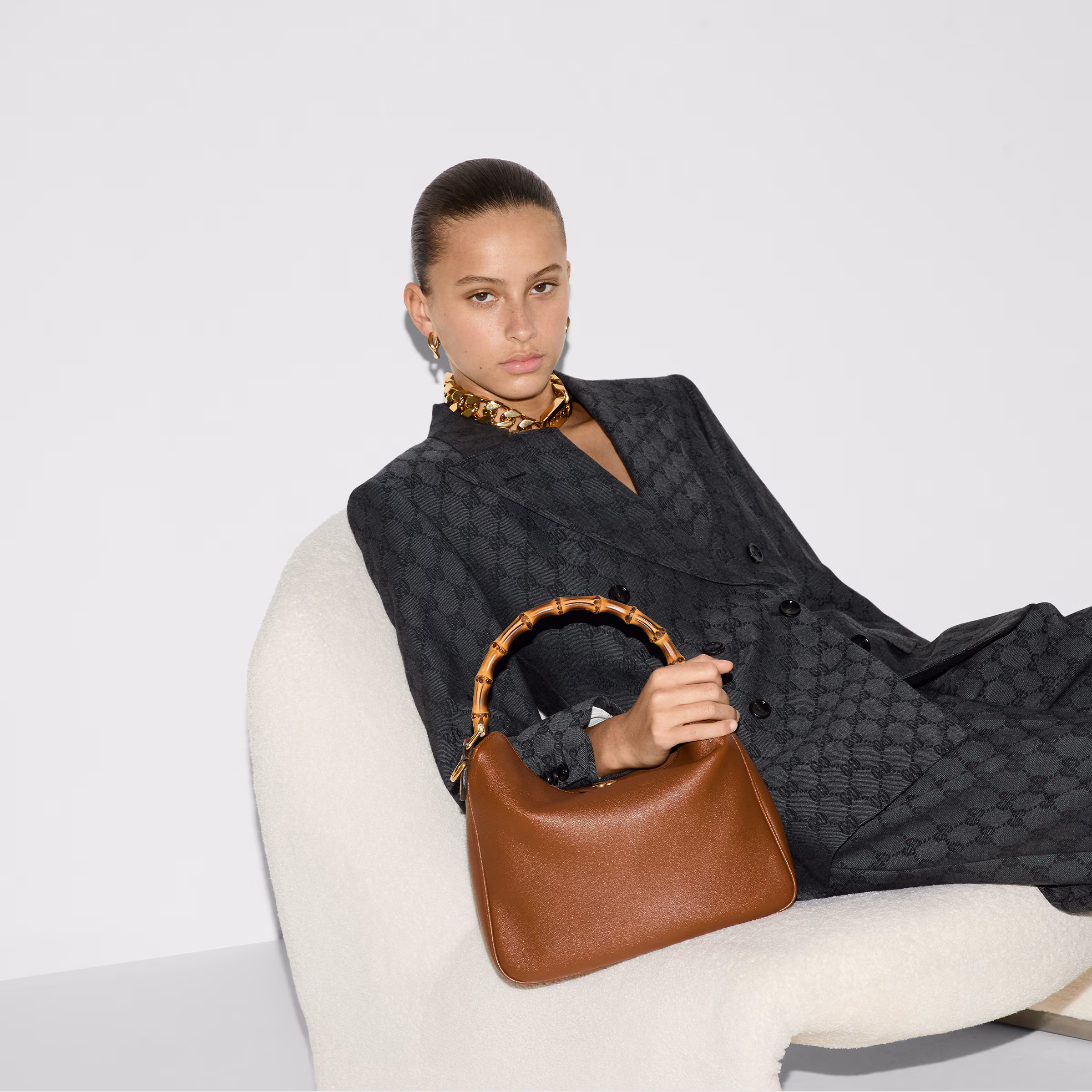 746124_UAAAY_2548_003_100_0000_Light-Gucci-Diana-medium-shoulder-bag Gucci Diana medium shoulder bag - Image 2